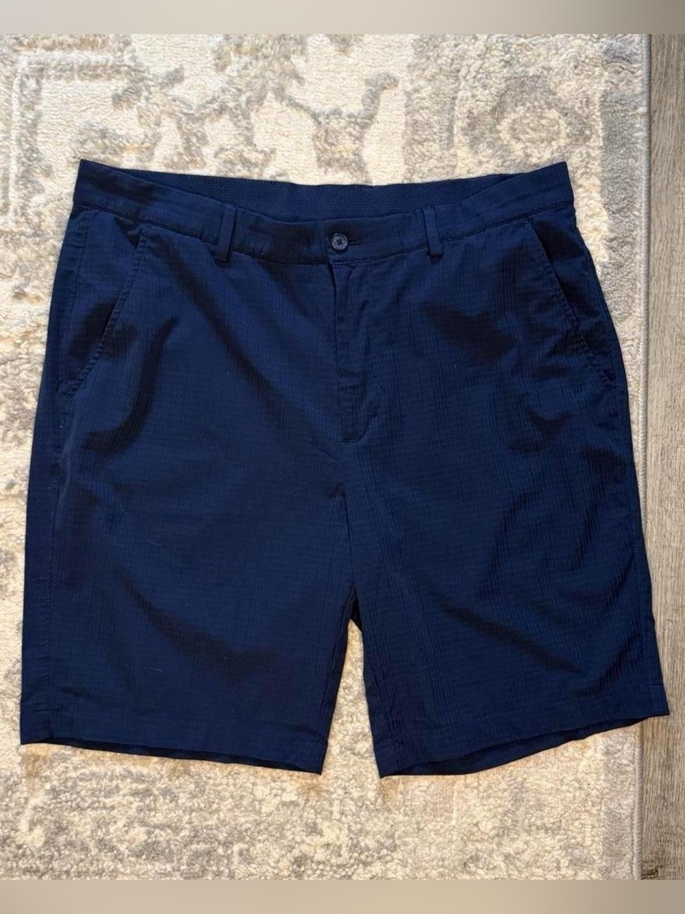 Greg Norman navy performance golf shorts 34 - country club prep activewear